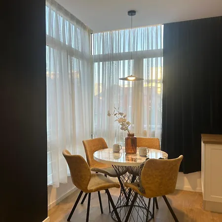 Alles Komuna 公寓 地拉那