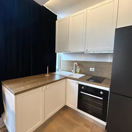 Alles Komuna Apartment *