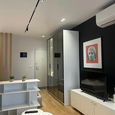 公寓 Alles Komuna 地拉那