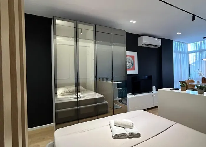 Alles Komuna Apartment Tirana